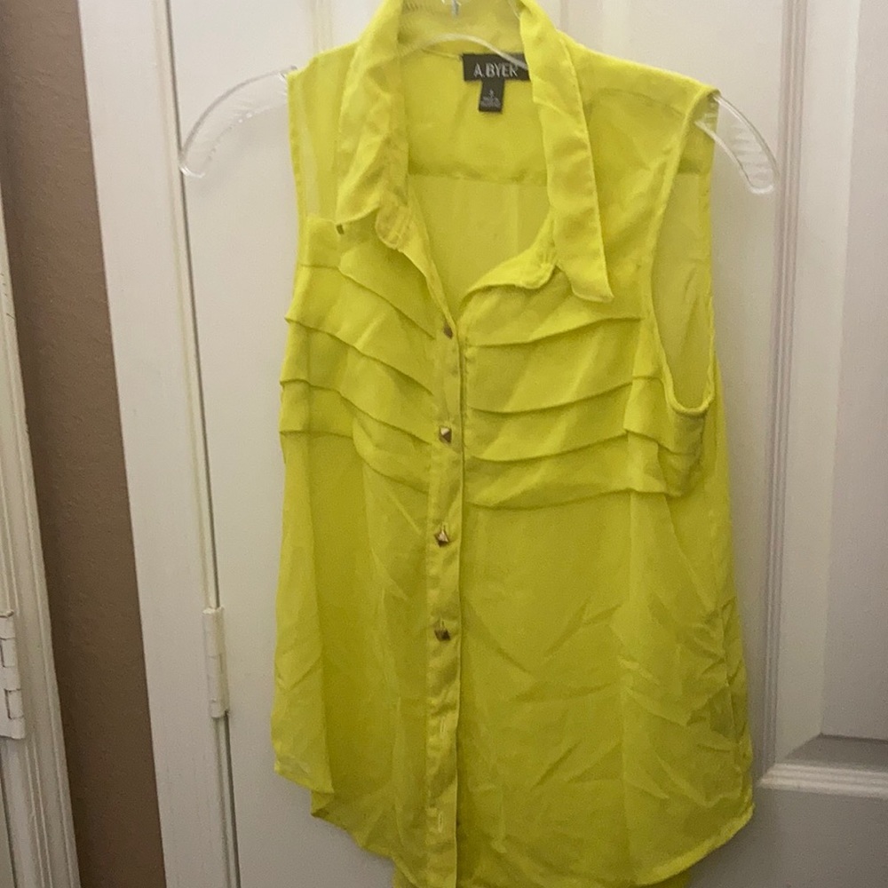 FINAL MARKDOWN A byer blouse small